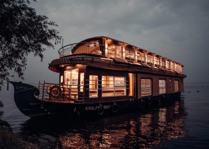 kumarakamjs_houseboat